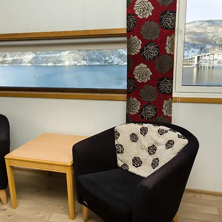 Hotel Tjeldsundbrua 3*